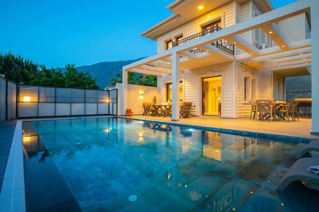 Havuzlu Korunakli Jakuzili Villa เฟทิเย ภายนอก รูปภาพ