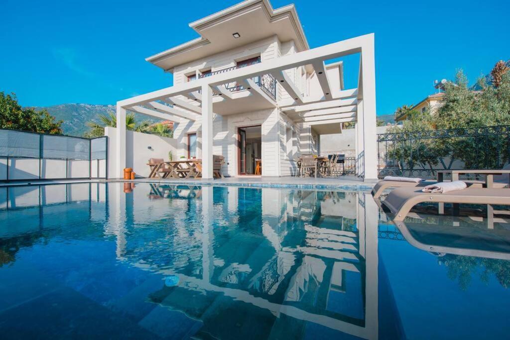 Havuzlu Korunakli Jakuzili Villa เฟทิเย ภายนอก รูปภาพ